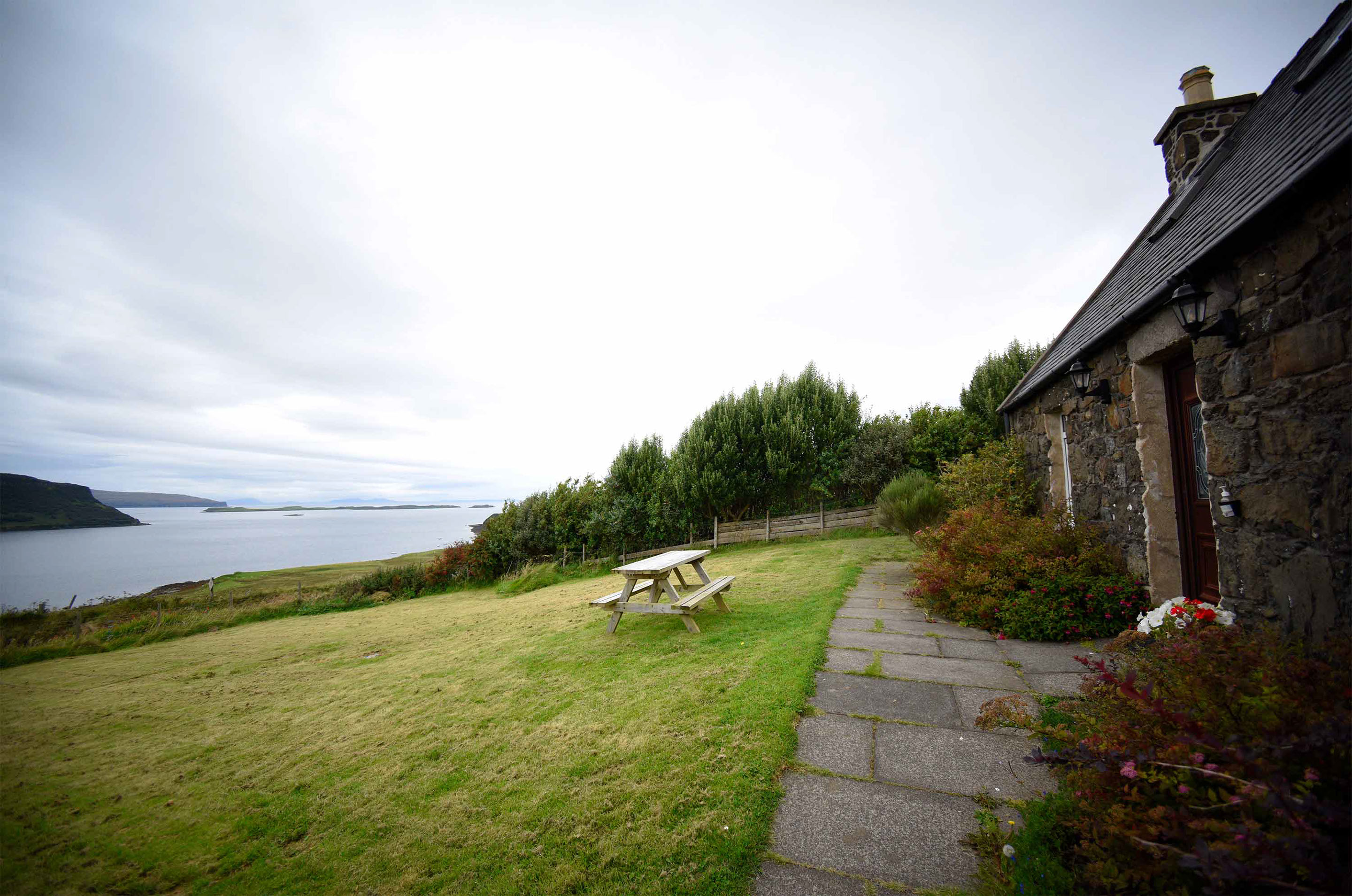 Our Self Catering Accommodation in Waternish offers amazing sea views of Loch Bay