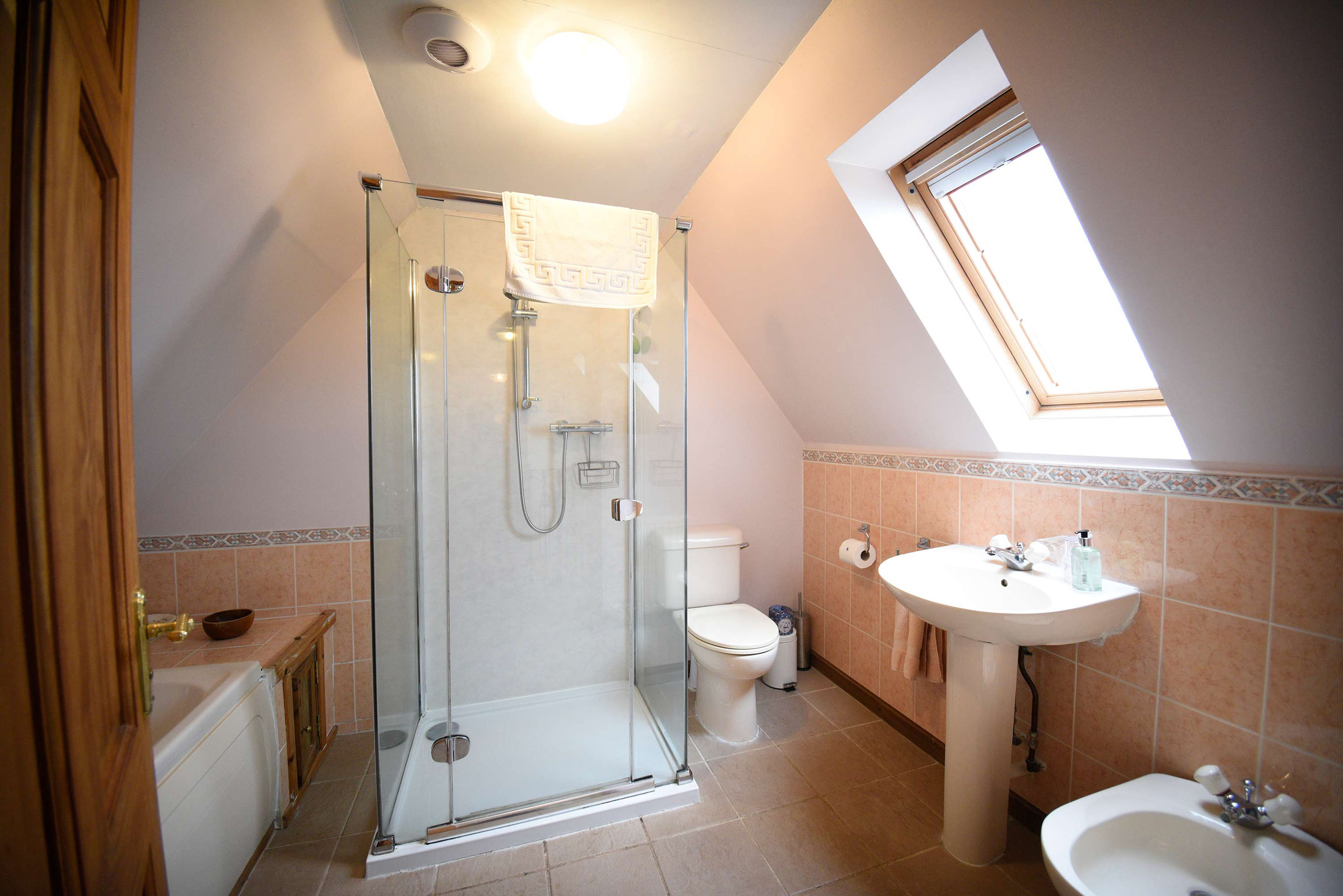 Auld Orwell Cottage contains modern bathrooms with powerful showers and electic towel rails